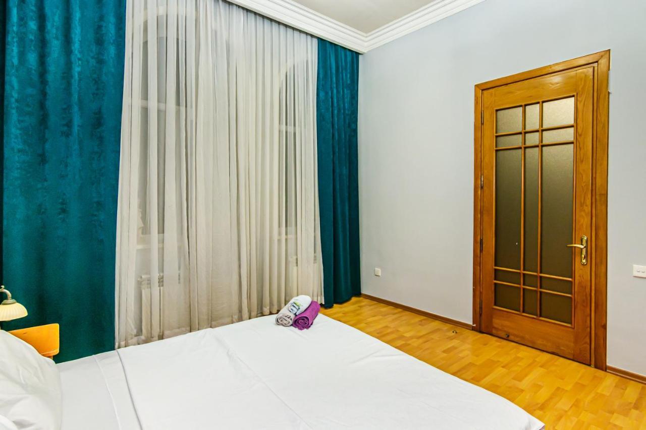 Rolls Royce Apartment Bakoe Buitenkant foto